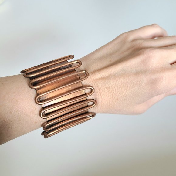Copper swirl design cuff bracelet. - Picture 5 of 11